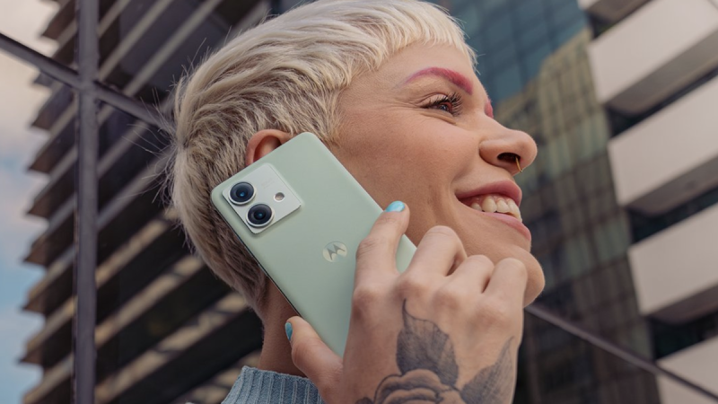 Motorola luncurkan ponsel Android baru saingi Google Pixel 8